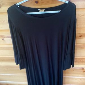 Cute belle-sleeve shift dress in black,
